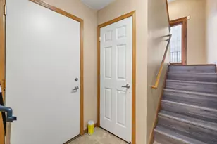 568 State St, Saint Paul, MN 55107 - Photo 8