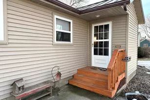 706 E Chestnut St, Redwood Falls, MN 56283 - Photo 2