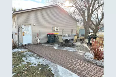 706 E Chestnut Street, Redwood Falls, MN 56283 - Photo 4