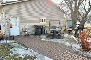 706 E Chestnut St, Redwood Falls, MN 56283 - Photo 4