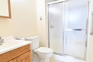 7600 Golden Valley Rd, Golden Valley, MN 55427 - Photo 8