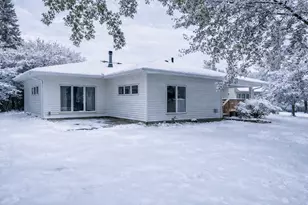 835 Gramsie Rd, Shoreview, MN 55126 - Photo 4