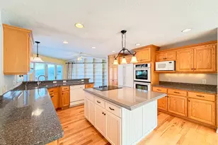 835 Gramsie Rd, Shoreview, MN 55126 - Photo 6