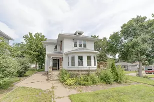 902 White St, Jackson, MN 56143 - Photo 2