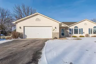 1502 Carriage Cir, Faribault, MN 55021 - Photo 4