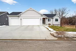 1819 31st St SW, Rochester, MN 55902 - Photo 2