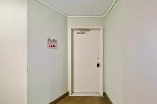 66 9th St E, Saint Paul, MN 55101 - Photo 6