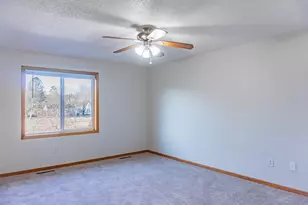 1122 Crystal Pl W, Chaska, MN 55318 - Photo 32