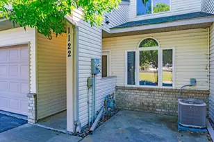 1122 Crystal Pl W, Chaska, MN 55318 - Photo 4