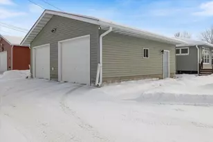 704 S 8th Ave W, Virginia, MN 55792 - Photo 2