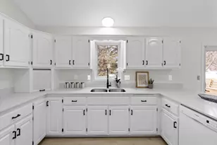 2571 Nemitz Ave E, Maplewood, MN 55119 - Photo 10