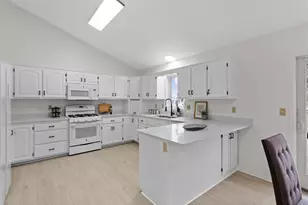 2571 Nemitz Ave E, Maplewood, MN 55119 - Photo 12