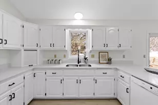 2571 Nemitz Ave E, Maplewood, MN 55119 - Photo 12