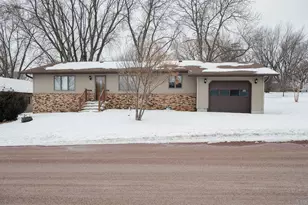 525 N Hood St, Blue Earth, MN 56013 - Photo 32