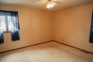 525 N Hood St, Blue Earth, MN 56013 - Photo 14