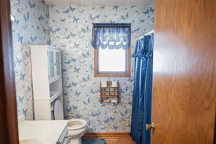 525 N Hood St, Blue Earth, MN 56013 - Photo 16