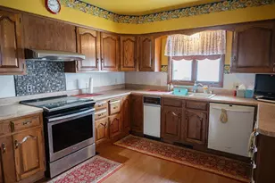 525 N Hood St, Blue Earth, MN 56013 - Photo 2