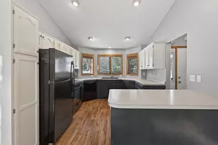 800 Griffin Ave, Mahtomedi, MN 55115 - Photo 14