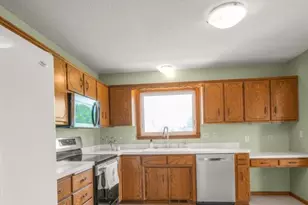 812 Larkspur Ct, Shakopee, MN 55379 - Photo 6