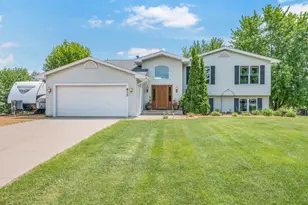 812 Larkspur Ct, Shakopee, MN 55379 - Photo 1
