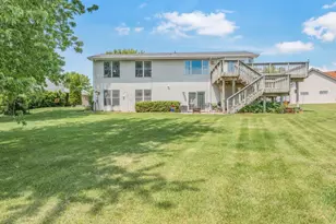 812 Larkspur Ct, Shakopee, MN 55379 - Photo 32