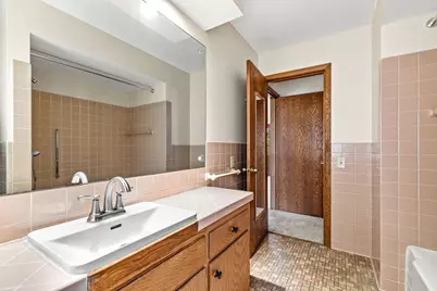 2310 Jones Place W, Bloomington, MN 55431 - Photo 18