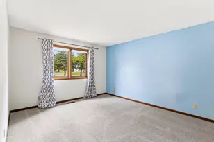 1923 Fox Ridge Dr, West Saint Paul, MN 55118 - Photo 16