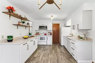 1923 Fox Ridge Dr, West Saint Paul, MN 55118 - Photo 1