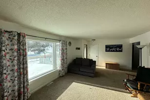 913 Center St E, Roseau, MN 56751 - Photo 2