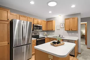 557 Mission Hills Dr, Chanhassen, MN 55317 - Photo 12