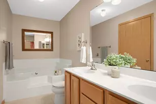 557 Mission Hills Dr, Chanhassen, MN 55317 - Photo 24