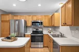 557 Mission Hills Dr, Chanhassen, MN 55317 - Photo 12