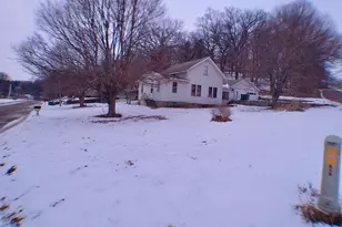 400 Riverside Dr, Jackson, MN 56143 - Photo 2