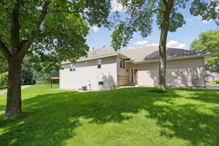 5550 Nathan Ln N, Plymouth, MN 55442 - Photo 10