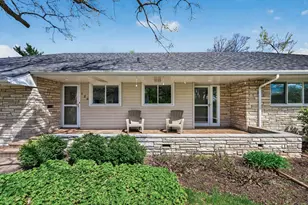 124 Ardmore Dr, Golden Valley, MN 55422 - Photo 2