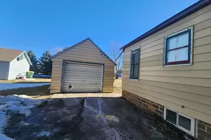 313 6th Ave SE, Pipestone, MN 56164 - Photo 4