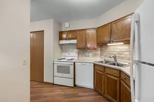 7600 Golden Valley Rd, Golden Valley, MN 55427 - Photo 24