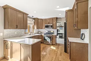 18745 39th Ave N, Plymouth, MN 55446 - Photo 2