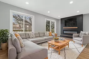 6609 Gretchen Ln N, Oakdale, MN 55128 - Photo 10