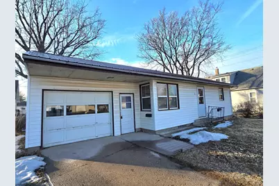 106 8th Avenue NW, Pipestone, MN 56164 - Photo 2