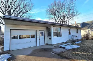 106 8th Ave NW, Pipestone, MN 56164 - Photo 2