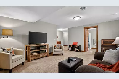 5643 Green Park Drive, Eau Claire, WI 54703 - Photo 12