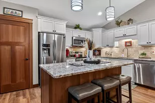 5643 Grn Pk Dr, Eau Claire, WI 54703 - Photo 6