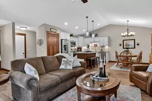 5643 Grn Pk Dr, Eau Claire, WI 54703 - Photo 8