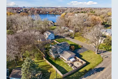 10001 Windsor Lake Lane, Minnetonka, MN 55305 - Photo 2