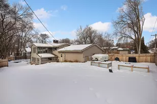 10001 Windsor Lake Ln, Minnetonka, MN 55305 - Photo 52