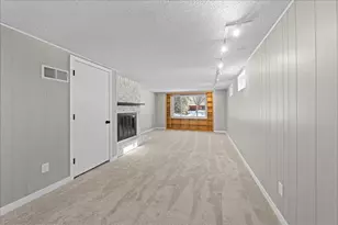 2567 Clarence St, Maplewood, MN 55109 - Photo 32