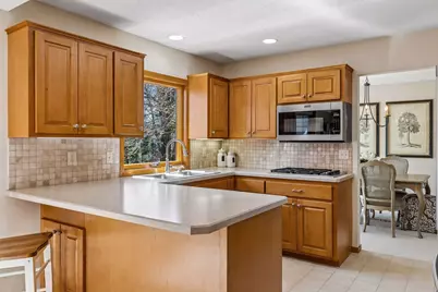 10027 Chowen Avenue S, Bloomington, MN 55431 - Photo 8