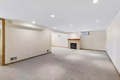 10027 Chowen Avenue S, Bloomington, MN 55431 - Photo 26