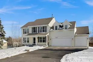 13710 Fair Oak Ct, Apple Valley, MN 55124 - Photo 2